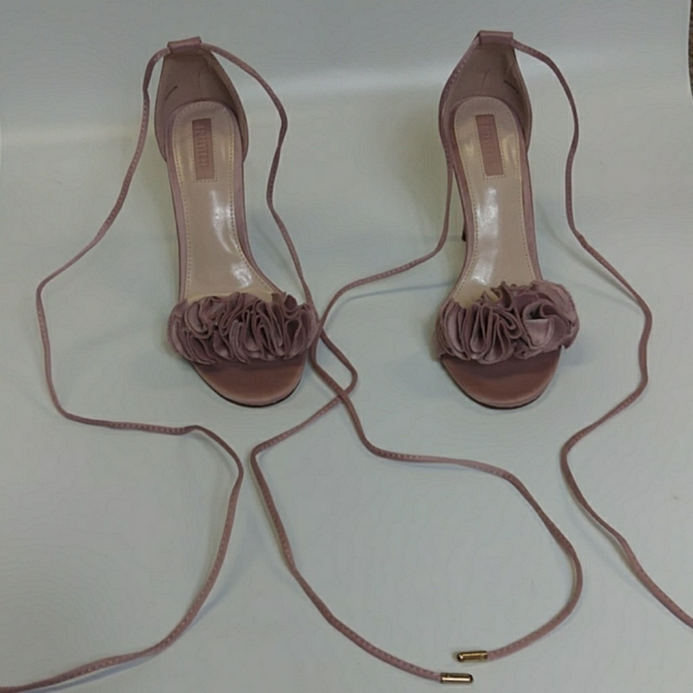 Beautiful pink heels - Picture 2 of 8